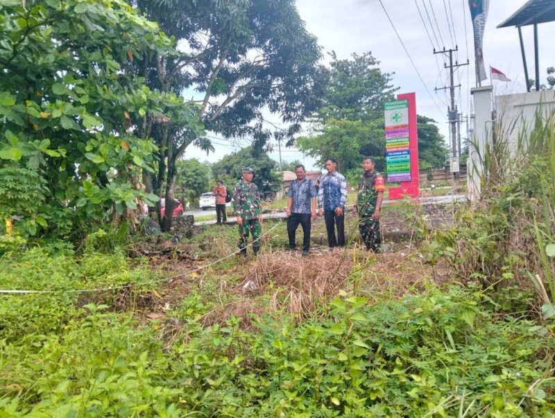 Bersama Perangkat Desa Tirta Jaya Personel Kodim 1009/Tla Cek Lokasi Rencana Pembangunan Koperasi Merah Putih