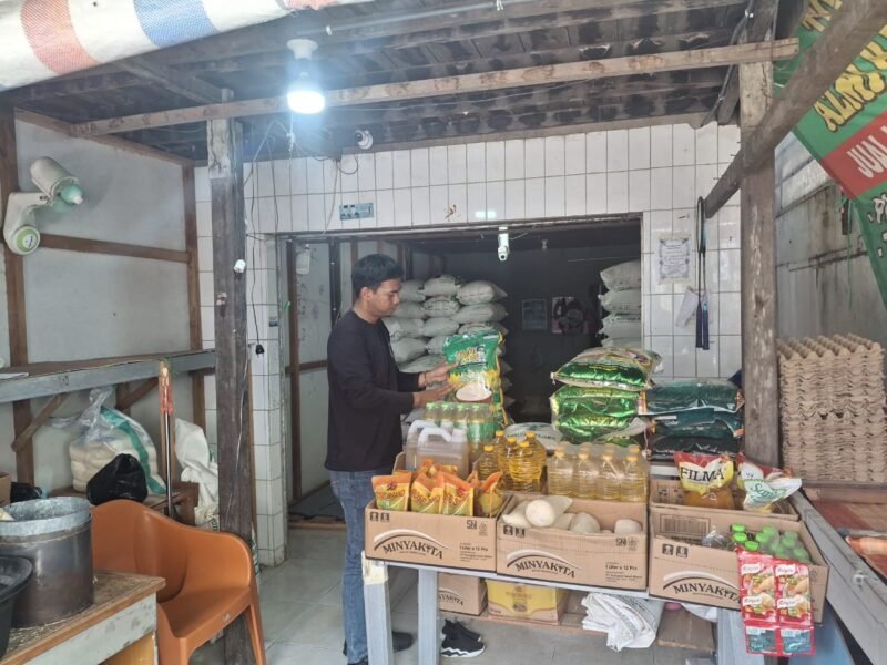 TargetNews.ID/RedaksiSatgas Pangan Polres Pulang Pisau terus memperketat pengawasan harga dan ketersediaan beras menjelang akhir tahun. Melalui pemantauan rutin yang dilaksanakan pada Minggu 16/11/2025/foto/TargetNews.ID/Redaksi
