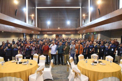 TargetNews.ID/Antok/Foto/Selasa 18 nop 2025 Dinas Komunikasi dan Informatika (Diskominfo) Sidoarjo mengundang pegiat Media Sosial/Medsos dalam Forum Kolaborasi Gov x Creator Connect di Hotel Rayz UMM, Malang, Senin, (17/11).