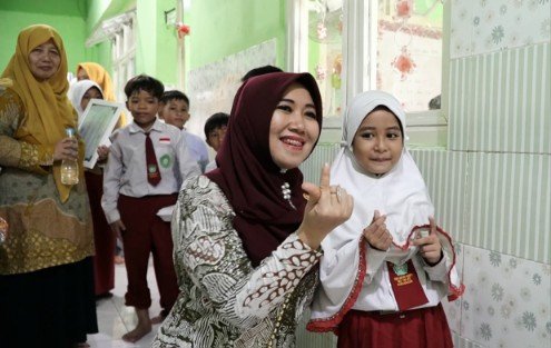 TargetNews.ID/Znil/Foto/ Yayasan Bustanul Huda—dipimpin oleh Ketua Umum Drs. Ec. H. Moch Masykur, Ketua I Dra. Hj. Lilik Fadilah, M.Pd.I, dan Kepala Sekolah Hj. Zakiya, M.Pd.—sekolah ini terus mengusung semangat “Sekolah Pendidikan Islam Berkualitas Unggul