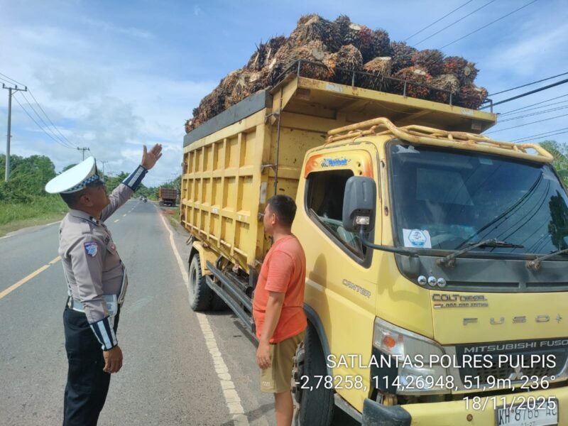 Kendaraan Overload Dicegat, Sopir Diberi Teguran