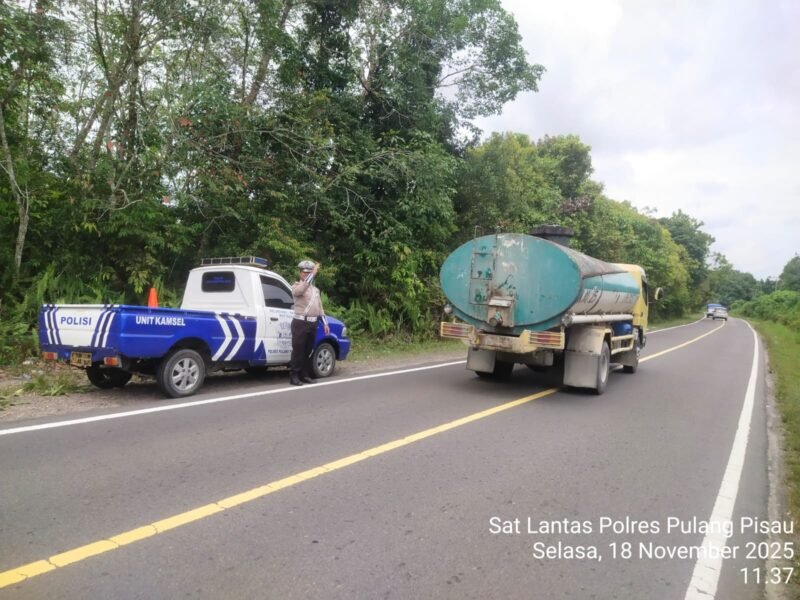 Patroli Daerah Rawan Laka dan Pelanggar Lalu Lintas di Pulang Pisau