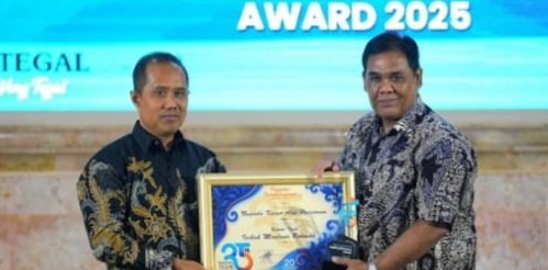 Foto: Bupati Tegal Raih Penghargaan, Nugraha Karya Abdi Prasarana