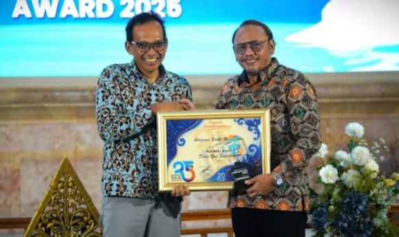 Foto: Bupati Tegal Raih Penghargaan Nugraha Karya Abdi Prasarana