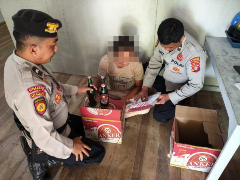 Foto: Respons Cepat Sat Samapta Polres Pulang Pisau, Amankan Penjual Miras Ilegal Jelang Nataru