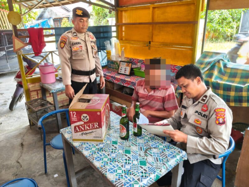 Foto: Jelang Nataru, Dua Pria di Pulang Pisau Diciduk Polisi karena Jual Miras Ilegal
