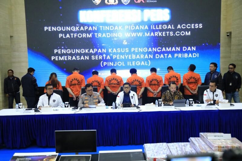 TargetNews.ID/redaksi/foto/Bareskrim Polri Tangkap WNI Pembobol Platform Trading International Markets Rugikan Perusahaan 6,67 Miliar