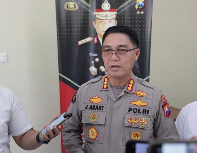 TargetNews.ID/Redaksi/Foto/Polda Jatim Kerahkan Ratusan Personel, Evakuasi dan Penanganan Darurat Erupsi Semeru