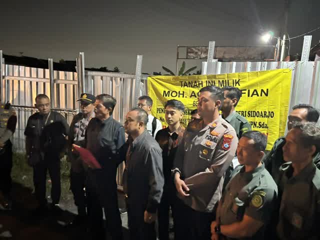TargetNews.ID/bib/foto/Pengadilan Laksanakan Eksekusi Objek Di Jumputrejo Sukodono