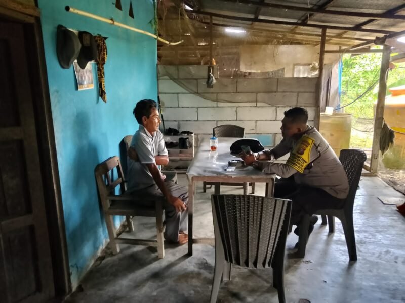Wujud Kedekatan Dengan Masyarakat, Bhabinkamtibmas Aktif Sambangi Warga Desa Binaanya