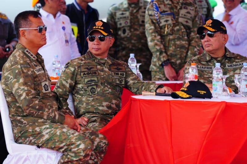 Bersama Tuhan Menyerbu Dari Langit: Ratusan Prajurit TNI Terjun di Morowali