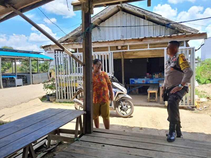 CEGAH GANGGUAN KAMTIBMAS DAN JALIN SILATURAHMI, BHABINKAMTIBMAS SAMBANGI WARGA DESA BINAAN