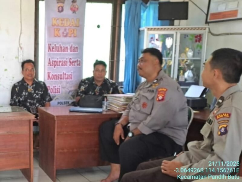 Personil Polsek Pandih Batu Melaksanakan Kegiatan, Jum,at Curhat Di wilkum Polsek Pandih Batu