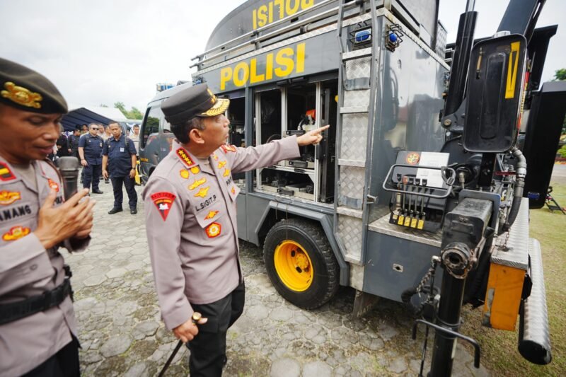 TargetNews.ID/Redaksi/foto/Kapolri Cek Langsung Personel-Sarpras Polda DIY, Pastikan Siap Hadapi Potensi Bencana