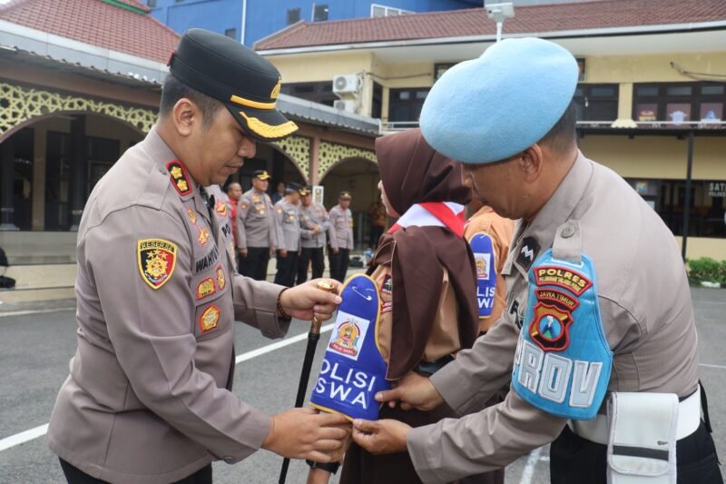TargetNews.ID/redaksi/foto/Kapolres Pelabuhan Tanjung Perak Kukuhkan Polisi Siswa