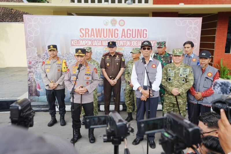 TargetNews.ID/Redaksi/foto/Hadiri Apel Srawung Agung di DIY, Kapolri: Sinergi dengan Warga Jaga Keteraturan Sosial