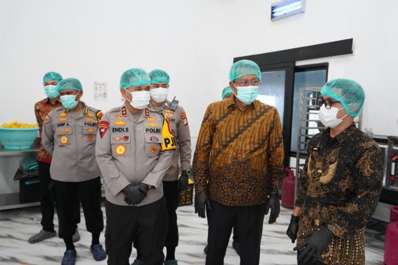 Tinjau Dapur SPPG, Polda Sulteng, Menteri Hukum Puji Standar Kualitas Layak Jadi Contoh (foto: TargetNews.ID)