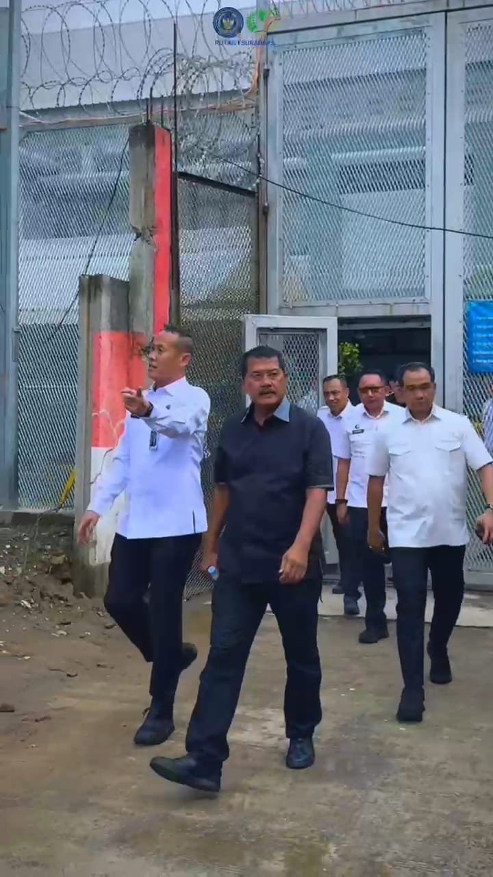 TargetNews.ID/H.NIMAN/FOTO/Dirjenpas Tinjau Proyek Pagar Transparan di Rutan Surabaya