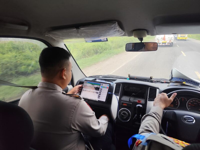 TargetNews.ID/Foto/ETLE Incar, Polres Gresik Sasar Titik Rawan Selama Operasi Zebra 2025