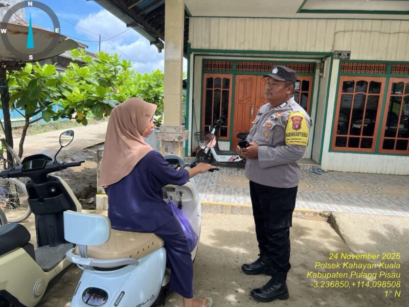 Polsek Kahayan Kuala lakukan sosialisasi kepada warga terkait Tindak Pidana Perdagangan Orang.