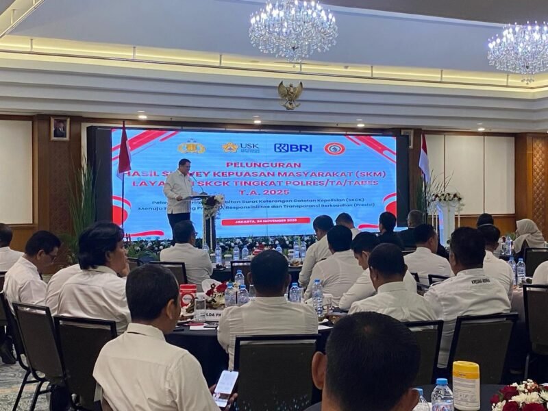 TargetNews.ID/Foto/Baintelkam Polri meluncurkan hasil Survei Kepuasan Masyarakat (SKM) layanan SKCK di Hotel Grand Sahid Jakarta, Senin (24/11/1025). Survei yang digelar bersama Pusat Riset Ilmu Kepolisian (Pripol) Universitas Syiah Kuala itu menunjukkan peningkatan signifikan kepuasan publik di tahun 2025.