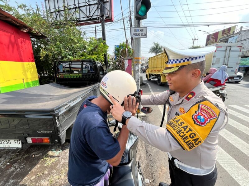 TargetNews.ID/Foto/Satlantas Polresta Malang Kota Polda Jawa Timur (Jatim) terus menggencarkan edukasi keselamatan berlalu lintas selama Operasi Zebra Semeru 2025.