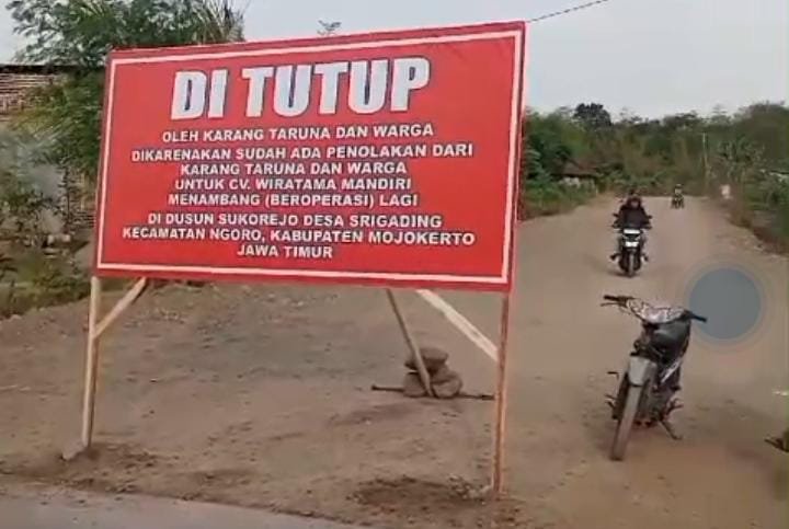 TargetNews.ID/Foto/Pertambangan galian C CV.Wiratama Mandiri di Dusun Sukorejo Desa Srigading Kecamatan Ngoro Kabupaten Mojokerto,Jawa Timur dapat penolakan dari Masyrakat.lantaran diduga izin pertambangan belum memenuhi syarat/tidak lengkap.