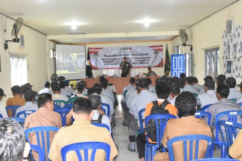 Satlinmas Berperan Penting Jaga Ketertiban, Dandim 1002/HST Berikan Materi Bela Negara