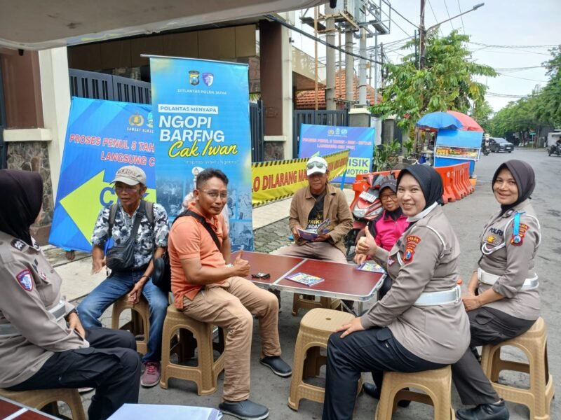 TargetNews.ID/Foto/Dalam upaya mewujudkan masyarakat tertib berlalulintas, Direktorat Lalu Lintas (Ditlantas) Polda Jatim memberikan edukasi kepada masyarakat, tentang tertib berlalulintas.