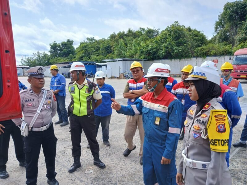 Operasi Zebra Telabang 2025: Satlantas Polres Pulpis Sambangi Pertamina, Tekankan Tertib Lintas pada Supir Tangki