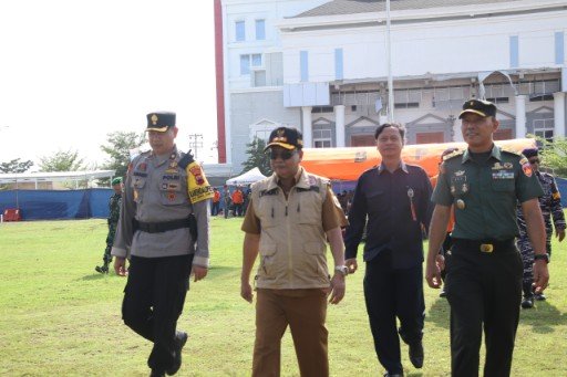 TargetNews.id/Foto/Pemerintah Kabupaten Brebes melalui Badan Penanggulangan Bencana Daerah (BPBD) Kabupaten Brebes melaksanakan Apel Gelar Pasukan dan Peralatan sebagai bentuk kesiapsiagaan dalam menghadapi potensi bencana yang biasanya meningkat menjelang musim penghujan, di Halaman Kantor Pemerintah Terpadu (KPT) Brebes, Selasa (25/112025).