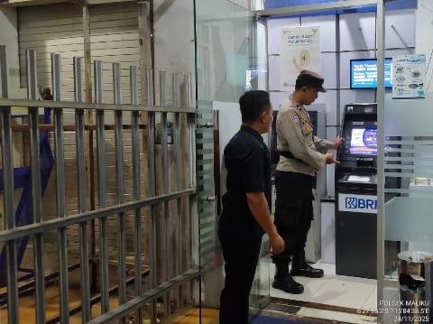 Personil Polsek Maliku Laksanakan Patroli Malam adengan Sasaran Pemukiman dan Pertokoan