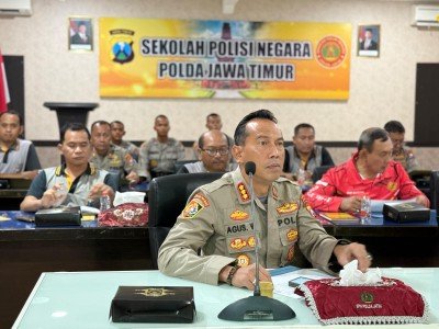 TargetNews.ID/Foto/Suasana Aula Bhayangkara Sekolah Polisi Negara (SPN) Polda Jawa Timur terasa berbeda pada Selasa (25/11/2025) pagi.