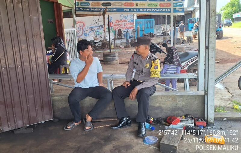 Sampaikan Pesan Kamtibmas Oleh personil Polsek Maliku Kepada Warga
