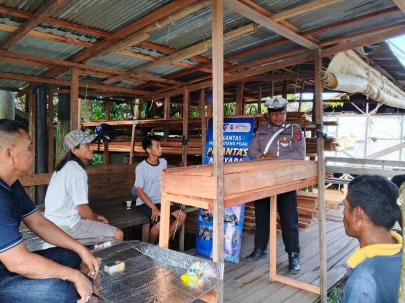 Satlantas Polres Pulang Pisau Sosialisasi, Penggunaan Helm dengan Benar