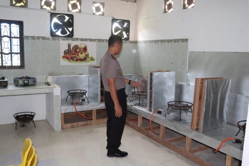 Pastikan Layanan Gizi Optimal, Wakapolres Pulang Pisau Tinjau Dapur SPPG