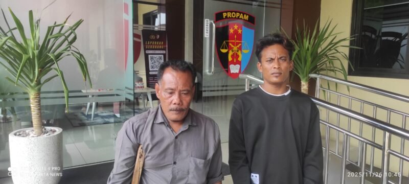 TargetNews.ID/Foto/ketidakadilan terjadi kembali dari tubuh penegak hukum polri yang saat ini dilakukan oleh oknum polisi unit Jatanras polres Tuban. Warga masyarakat Desa Sidorejo, Kecamatan Kenduruan, Kabupaten Tuban, bernama Muhari, resmi melayangkan surat pengaduan kepada Kapolda dan Kabid Propam Polda Jawa Timur terkait dugaan penyiksaan brutal, tindakan arogansi, dan proses penangkapan tanpa prosedur yang dilakukan oleh beberapa oknum Unit Resmob Jatanras Polres Tuban terhadap anaknya.(27/11/2025)