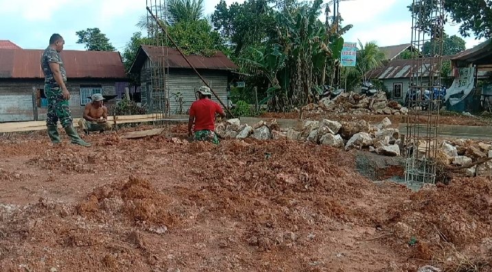 Babinsa Koramil 1008-05/Kelua – Muara Harus Dampingi Percepatan Pembangunan Koperasi Desa/Kelurahan Merah Putih (KDKMP) di Desa Sungai Buluh