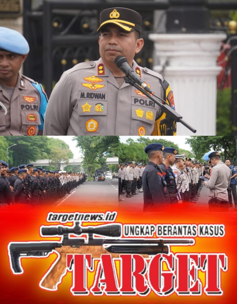 TargetNews.ID/Foto/Polrestabes Surabaya melaksanakan apel gelar pasukan dalam rangka kesiapsiagaan pengamanan aksi unjuk rasa di wilayah Kota Surabaya, pada Kamis (27/11). Kegiatan tersebut dipusatkan di depan kantor Gubernur Jalan Pahlawan Surabaya dengan melibatkan seluruh jajaran kepolisian terkait.