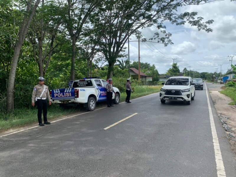 SATLANTAS POLRES PULANG PISAU LAKSANAKAN PATROLI TEMPATI STRONG POINT DI LOKASI RAWAN LAKA CEGAH LAKA LANTAS DAN GANGGUAN KAMTIBMAS