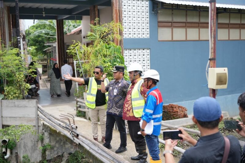 2.283 Meter Kubik Lumpur Bercampur Sampah Berhasil Dikeruk dari DAS Kali Jembangan
