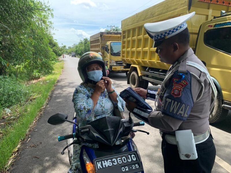 Ingatkan Pengendara Selalu Klik Helm Untuk Keselamatan