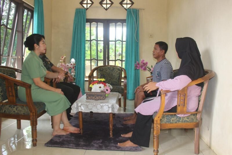 Wujud Empati dan Kepedulian, Dandim 1009/Tanah Laut Kunjungi Anggotanya yang Sedang Sakit