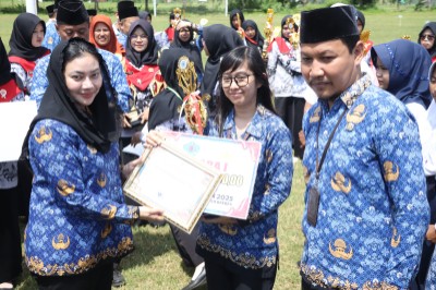 TargetNews.ID/Foto/Bupati Brebes Tegaskan Integritas, Profesionalitas serta Antikorupsi Jadi Fondasi Utama ASN dan Guru