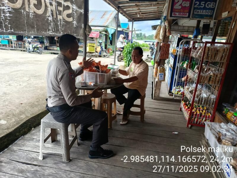Sampaikan Pesan Kamtibmas Oleh personil Polsek Maliku Kepada Warga