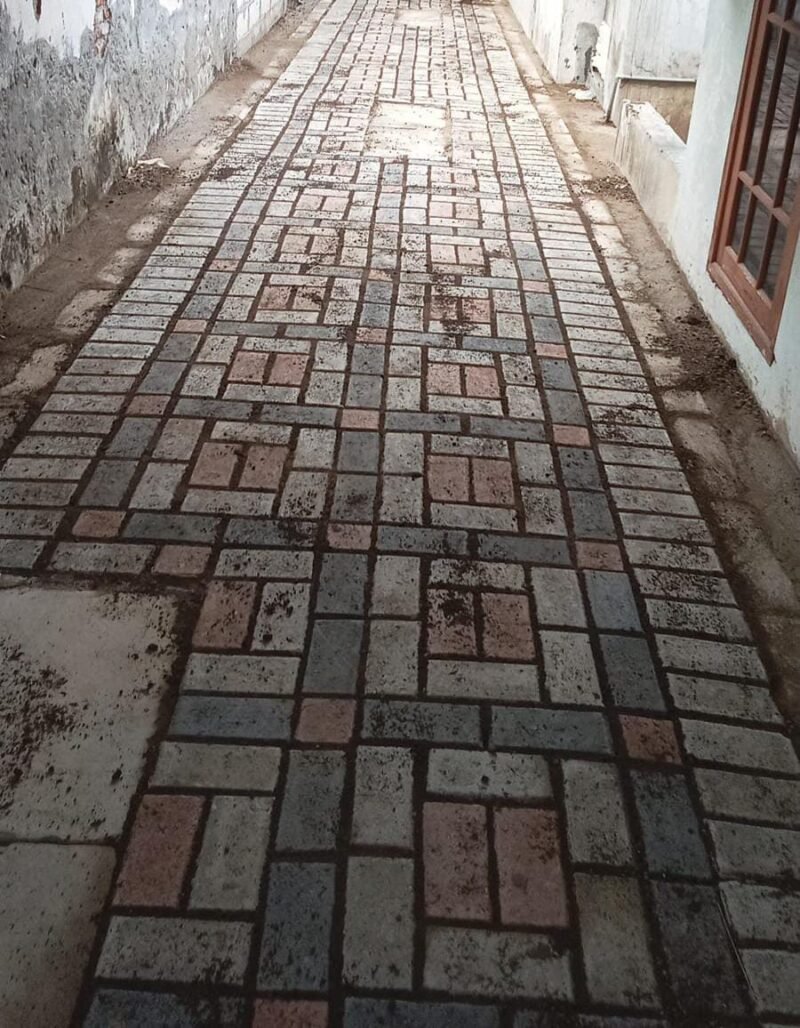 TargetNews.ID/Foto/Menindaklanjuti munculnya pemberitaan terkait pekerjaan Dana Kelurahan (Dakel) di Jl. Simo Jawar VI, RW 001, Kelurahan Simomulyo Baru, pihak kelurahan memberikan hak jawab resmi untuk memberikan klarifikasi sekaligus meluruskan informasi yang beredar.