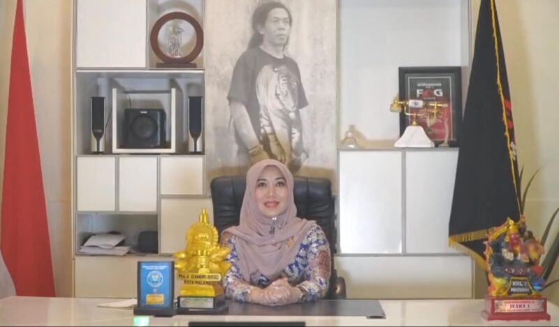 TargetNews.ID/Foto/Anggota DPD RI Komite III, Senator Cantik Ning Lia Istifhama, memberikan apresiasi besar terhadap capaian Provinsi Jawa Timur yang terus menjadi penopang utama produksi susu nasional. Jawa Timur kembali menegaskan posisinya sebagai pusat populasi sapi perah terbesar serta penyedia susu terbesar di Indonesia.