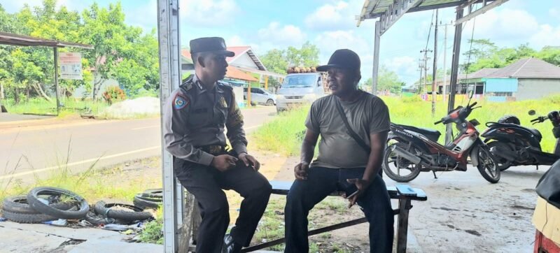 Sampaikan Imbauan Kamtibmas Kepada Masyarakat oleh Personel Polsek Maliku