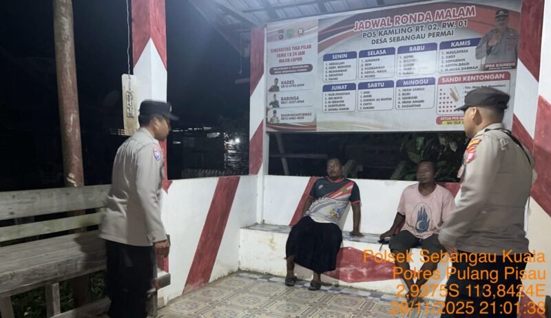 Bhabinkamtibmas sambang Pos Kamling dan memberikan himbauan kamtibmas petugas jaga