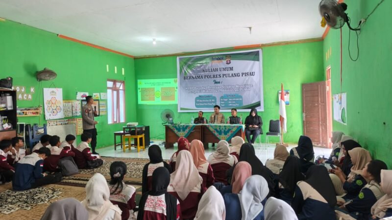 Perkuat Literasi Hukum, Mahasiswa UMPR Pulang Pisau Terima Ilmu dari Kasikum Polres Soal KUHP dan Tugas Polri